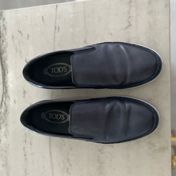 TOD’S Navy Blue Leather Slip-Ons in Men’s Size US 7.5 main image 4
